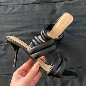 NWT puffy sandal